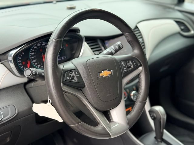 Used 2020 Chevrolet Trax LT w/ LT Convenience Package AWD/4WD image 9