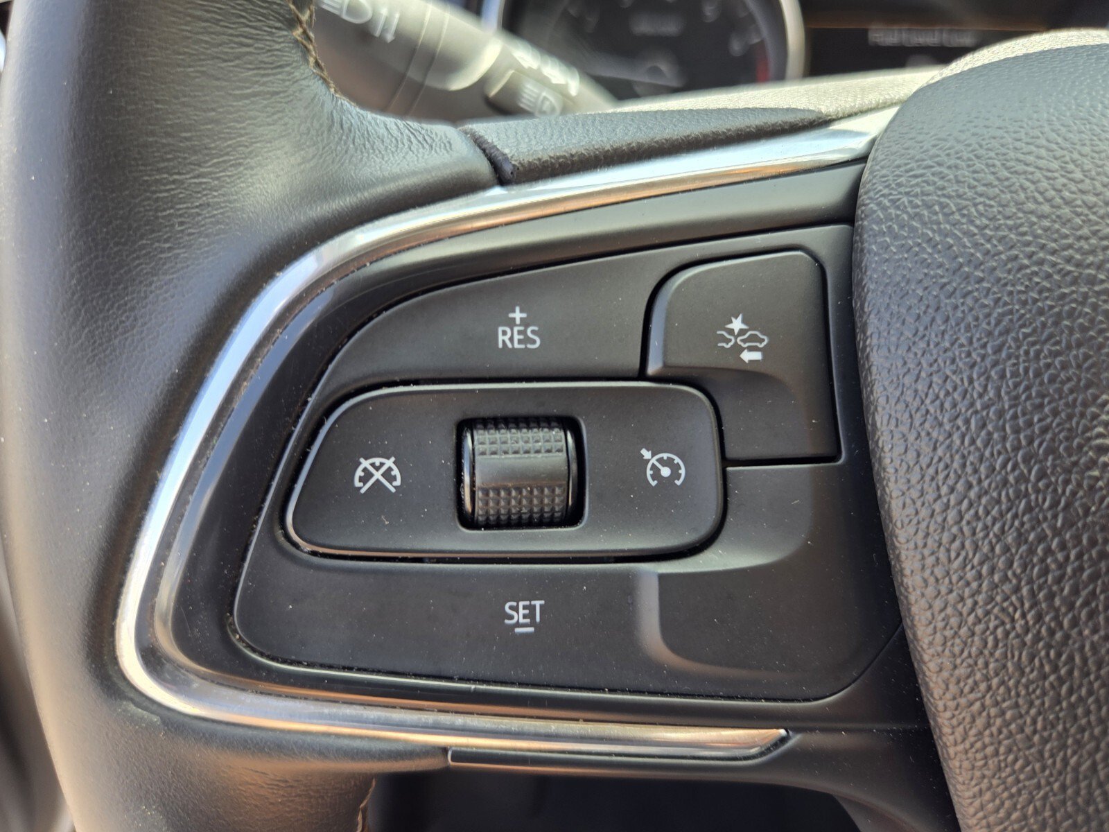 Used 2022 Buick Encore GX Select w/ Sport Touring Package FWD image 21