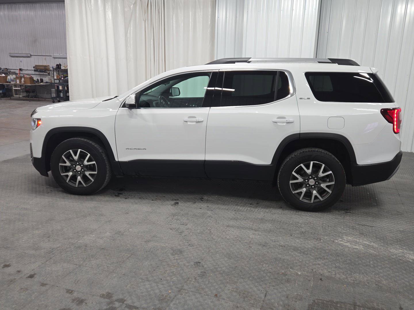 Used 2021 GMC Acadia SLE w/ Driver Convenience Package image 7