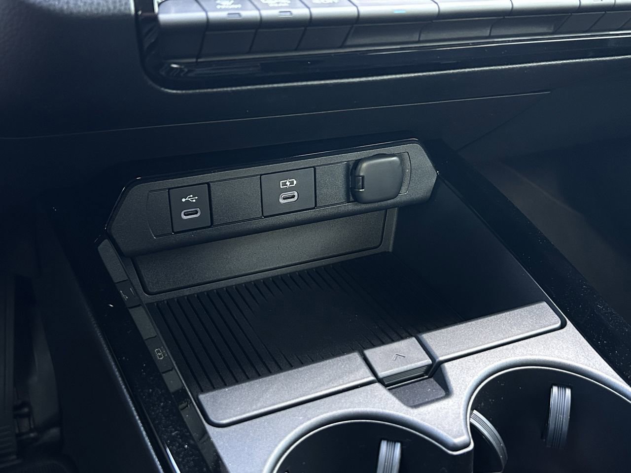 New 2026 Toyota Prius Plug-In Hybrid FWD image 18