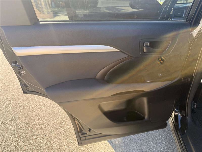 Used 2018 Toyota Highlander LE image 20