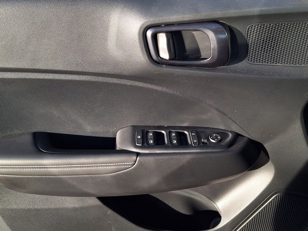 New 2024 Hyundai Venue Limited FWD image 9