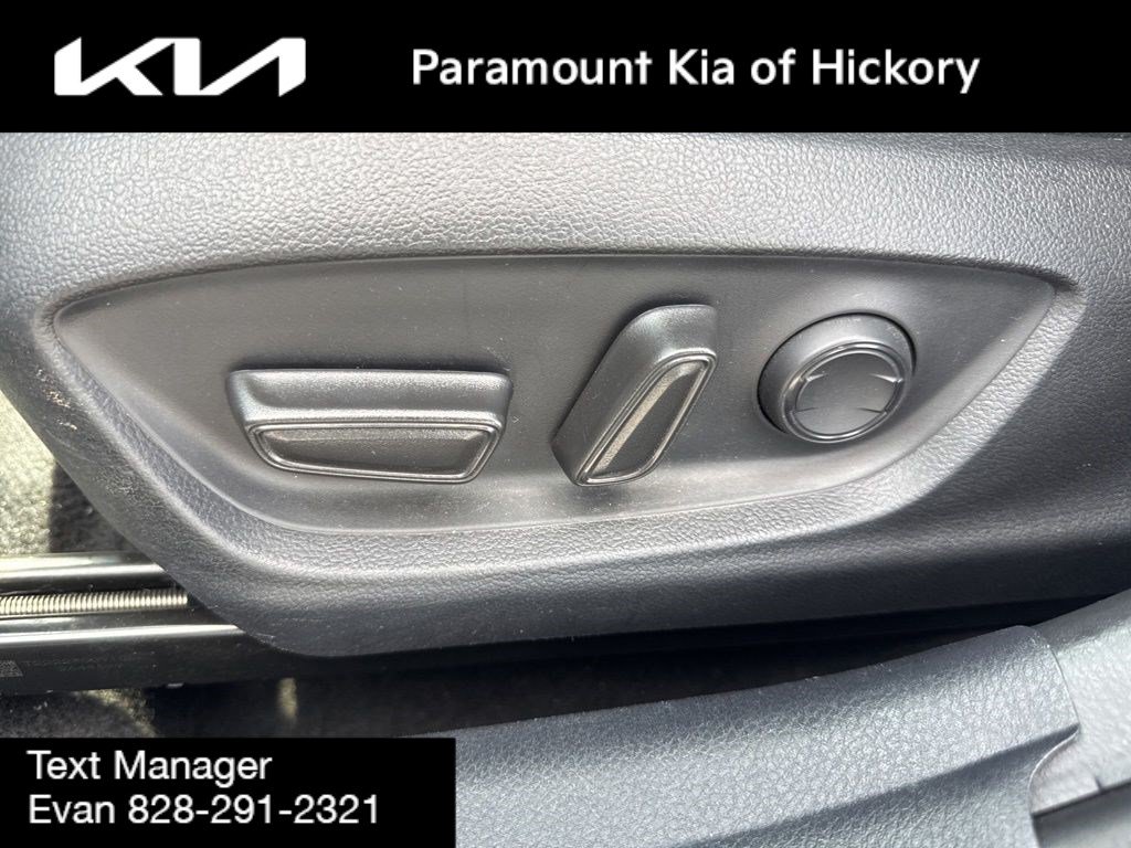 Used 2023 Toyota Camry SE AWD/4WD image 19