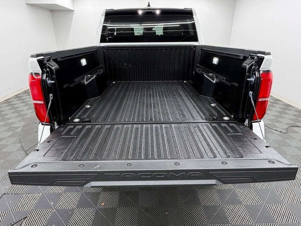 Used 2026 Toyota Tacoma SR5 AWD/4WD image 15