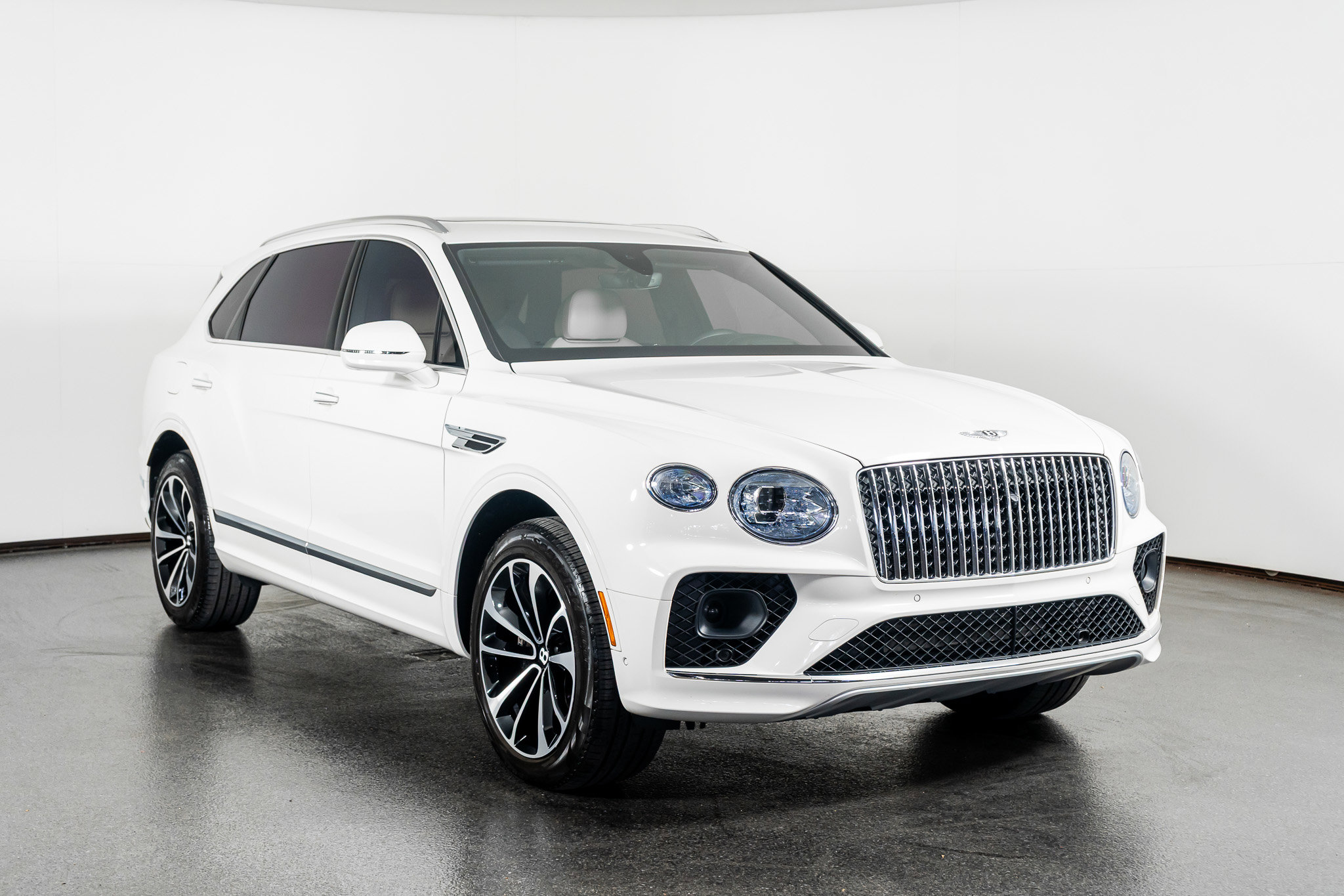 Used 2023 Bentley Bentayga Extended Wheelbase image 4