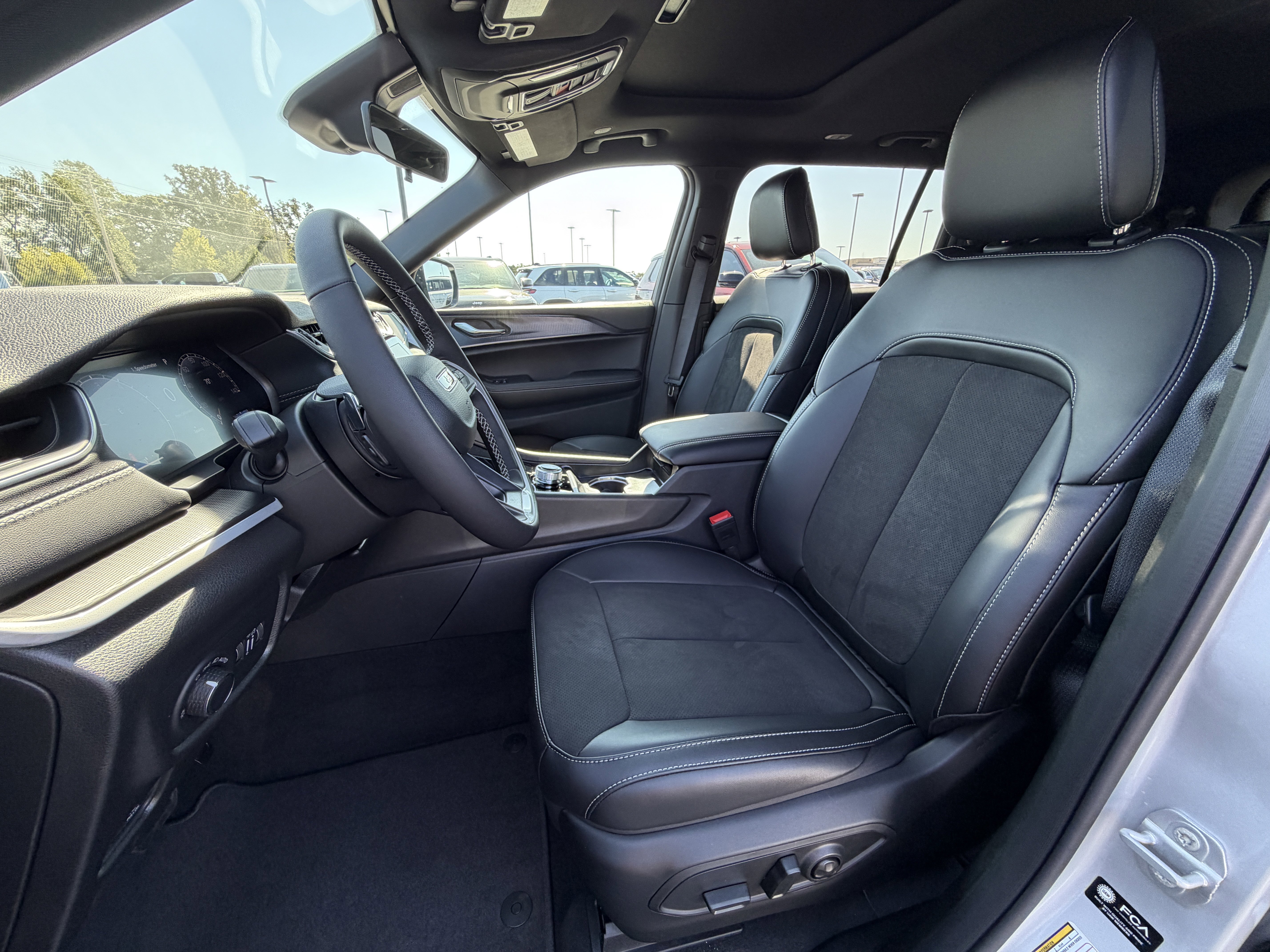 New 2025 Jeep Grand Cherokee L Altitude image 10