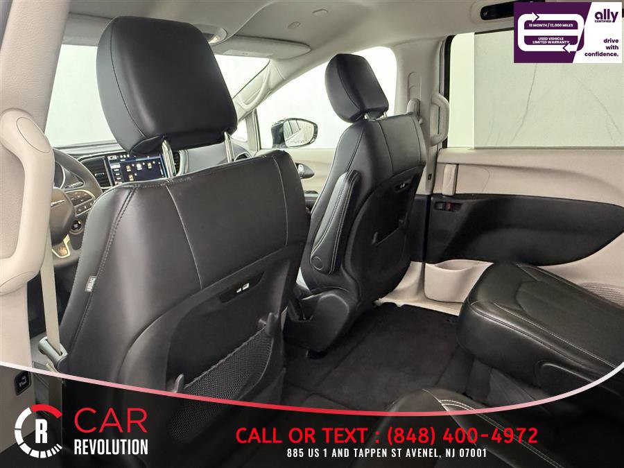 Used 2024 Chrysler Pacifica Touring-L FWD image 41