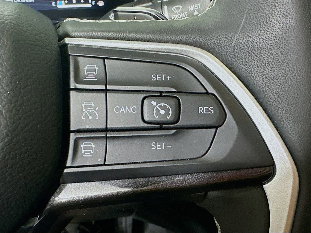 Used 2023 Jeep Grand Cherokee Altitude image 23