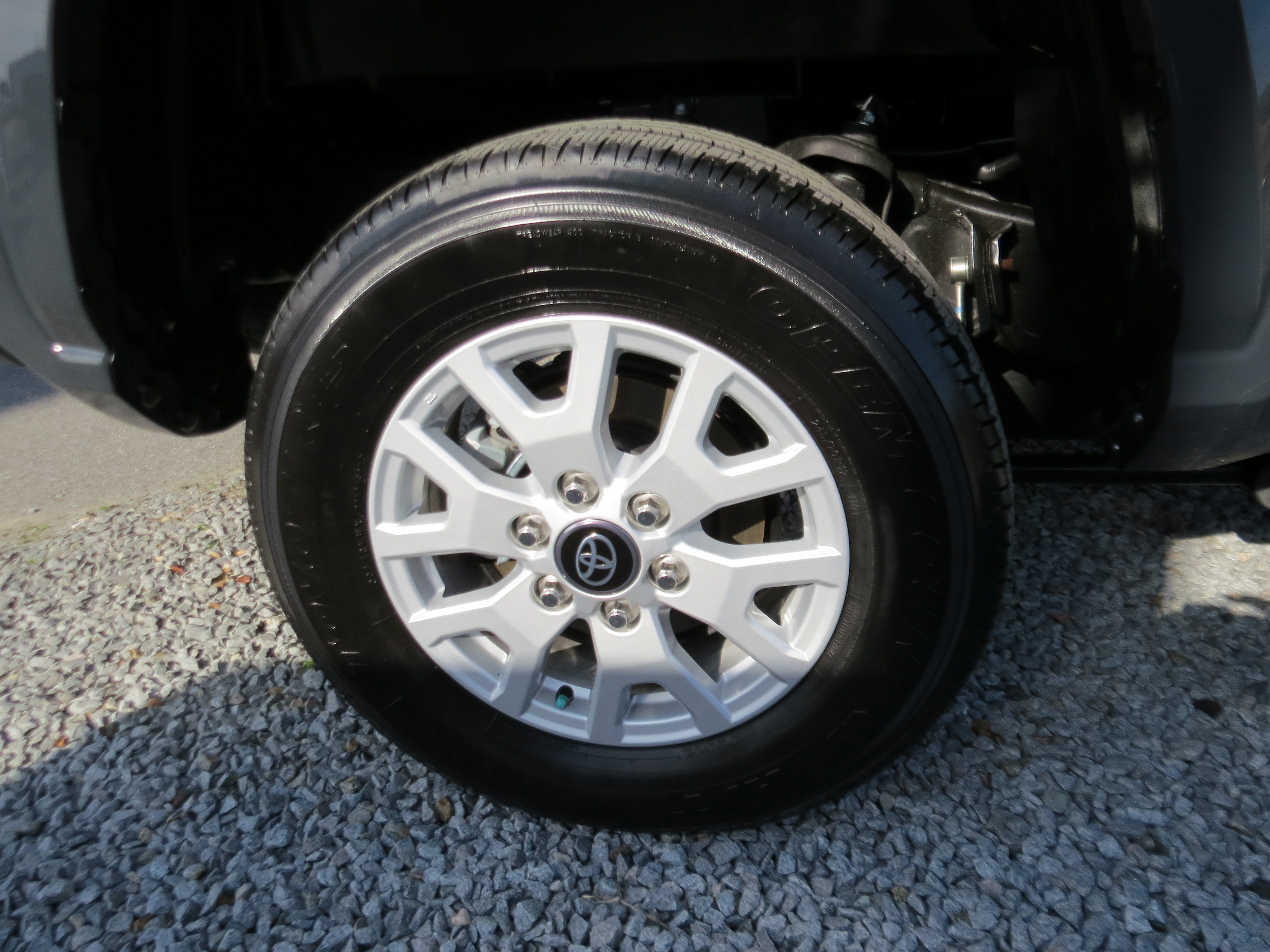 Used 2024 Toyota Tacoma SR5 AWD/4WD image 9