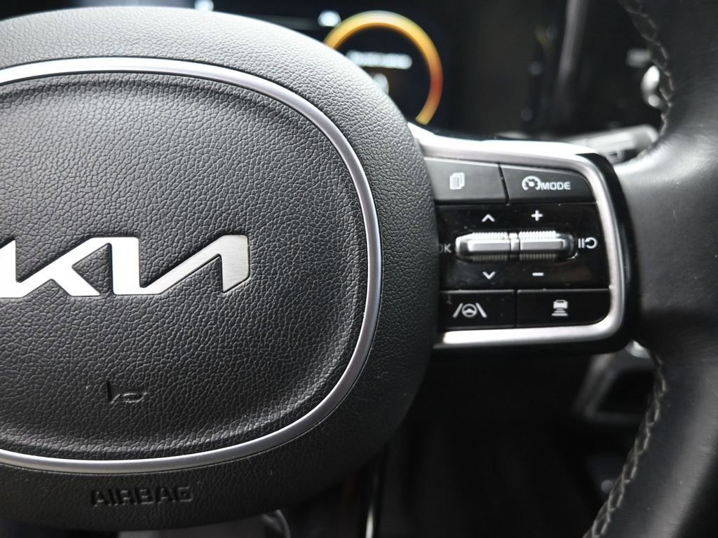 Used 2023 Kia Sorento SX AWD/4WD image 14