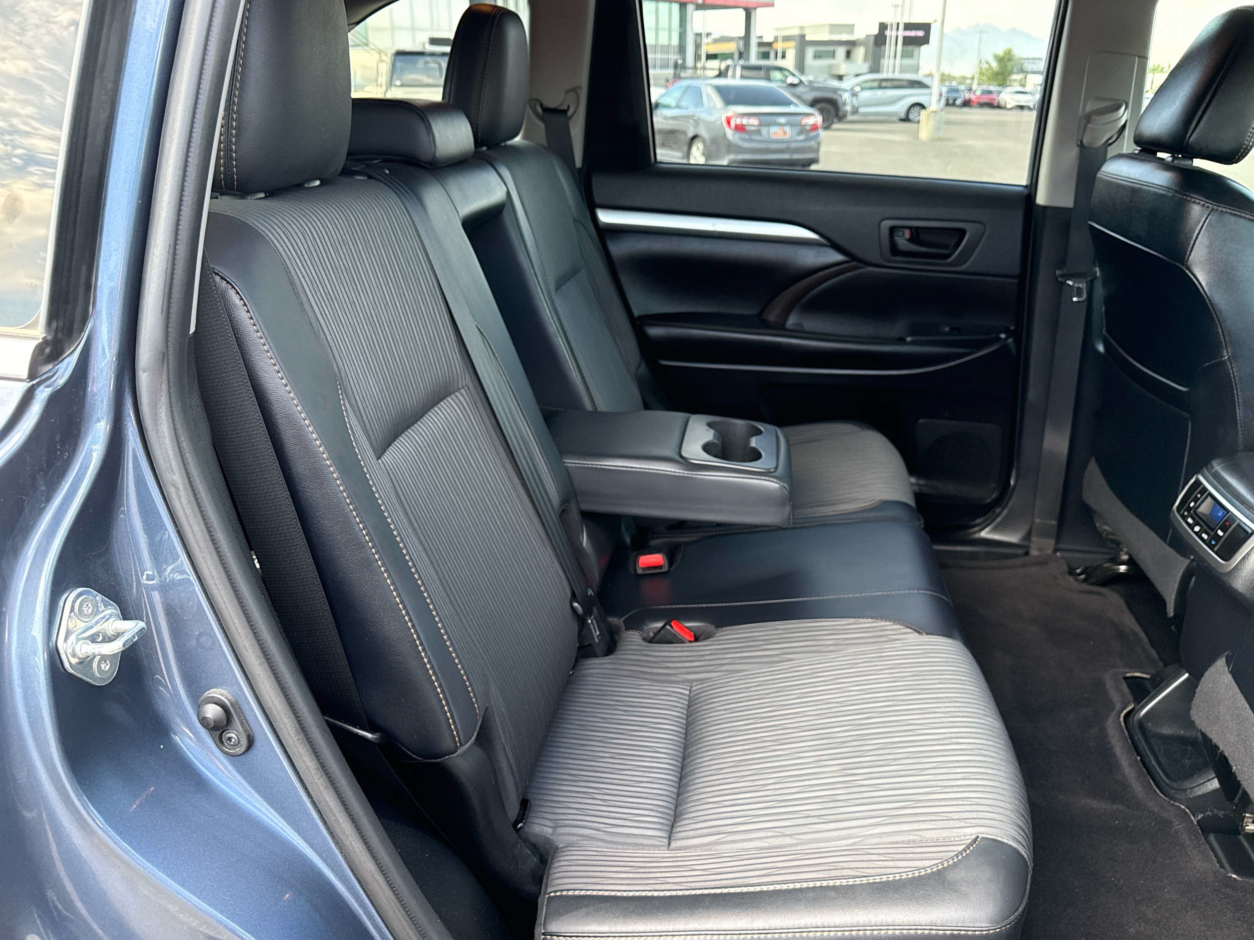 Used 2019 Toyota Highlander Plus AWD/4WD image 18