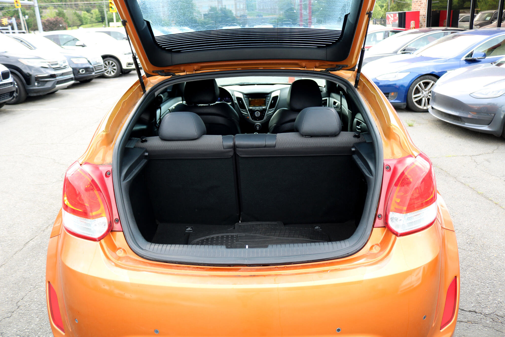 Used 2015 Hyundai Veloster w/ Option Group 03 image 32