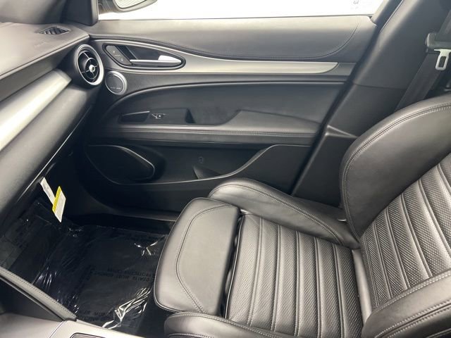 Used 2022 Alfa Romeo Stelvio Veloce AWD/4WD image 20