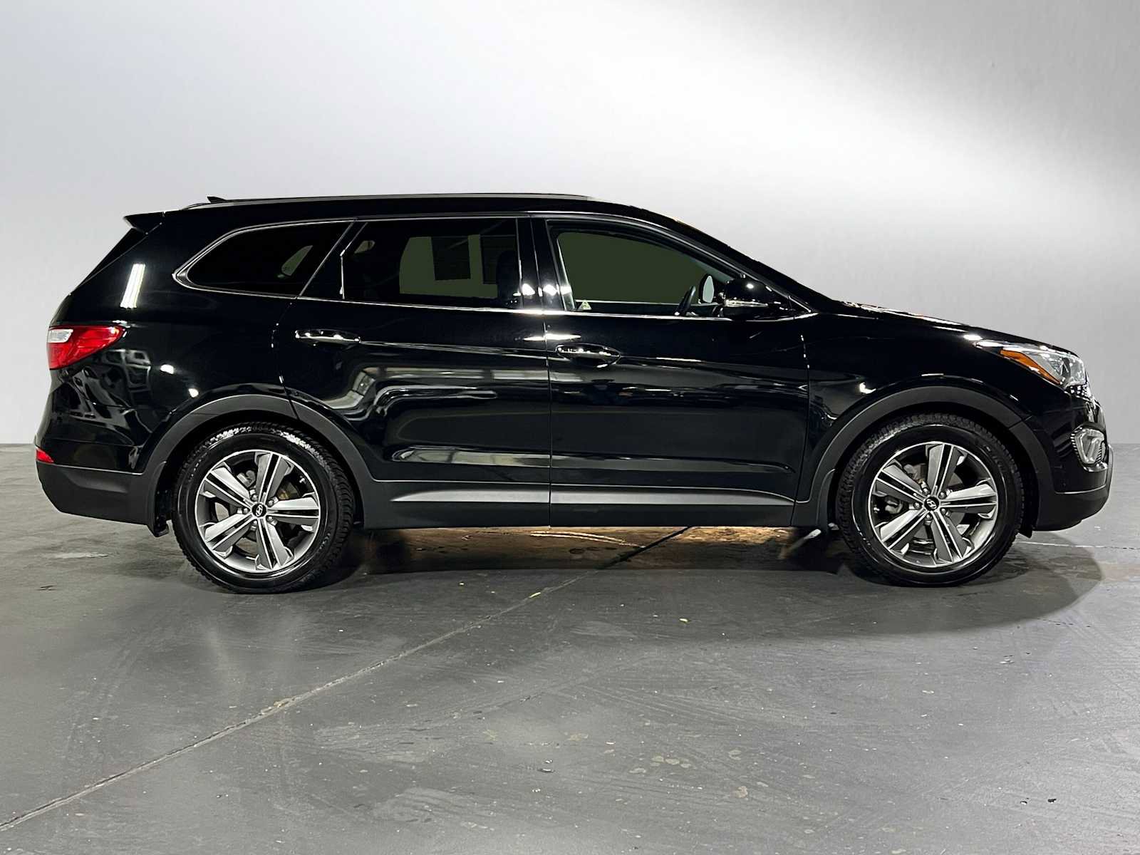Used 2014 Hyundai Santa Fe Limited w/ Ultimate Package 07 image 2