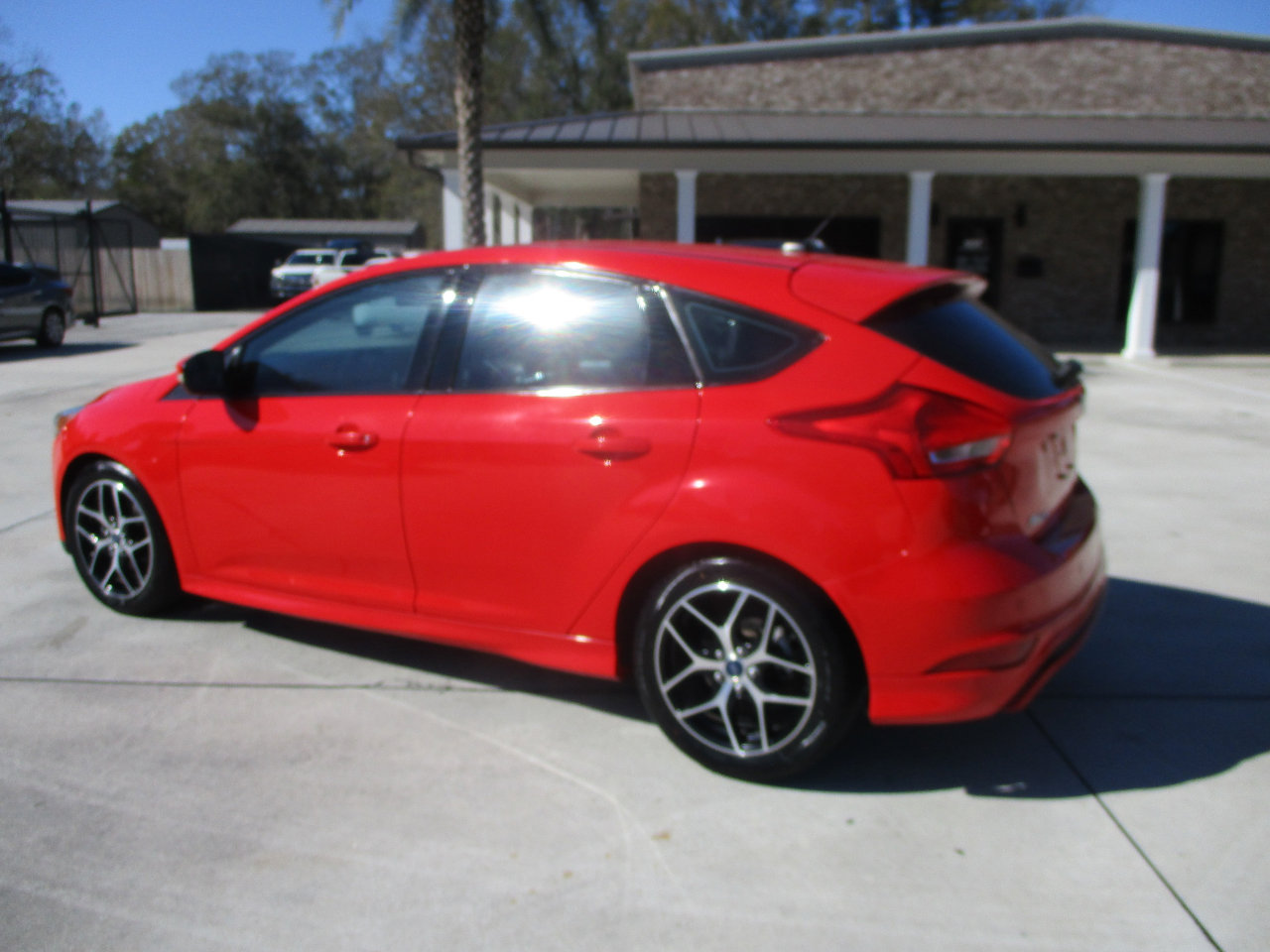 Used 2015 Ford Focus SE w/ SE Sport Package image 19