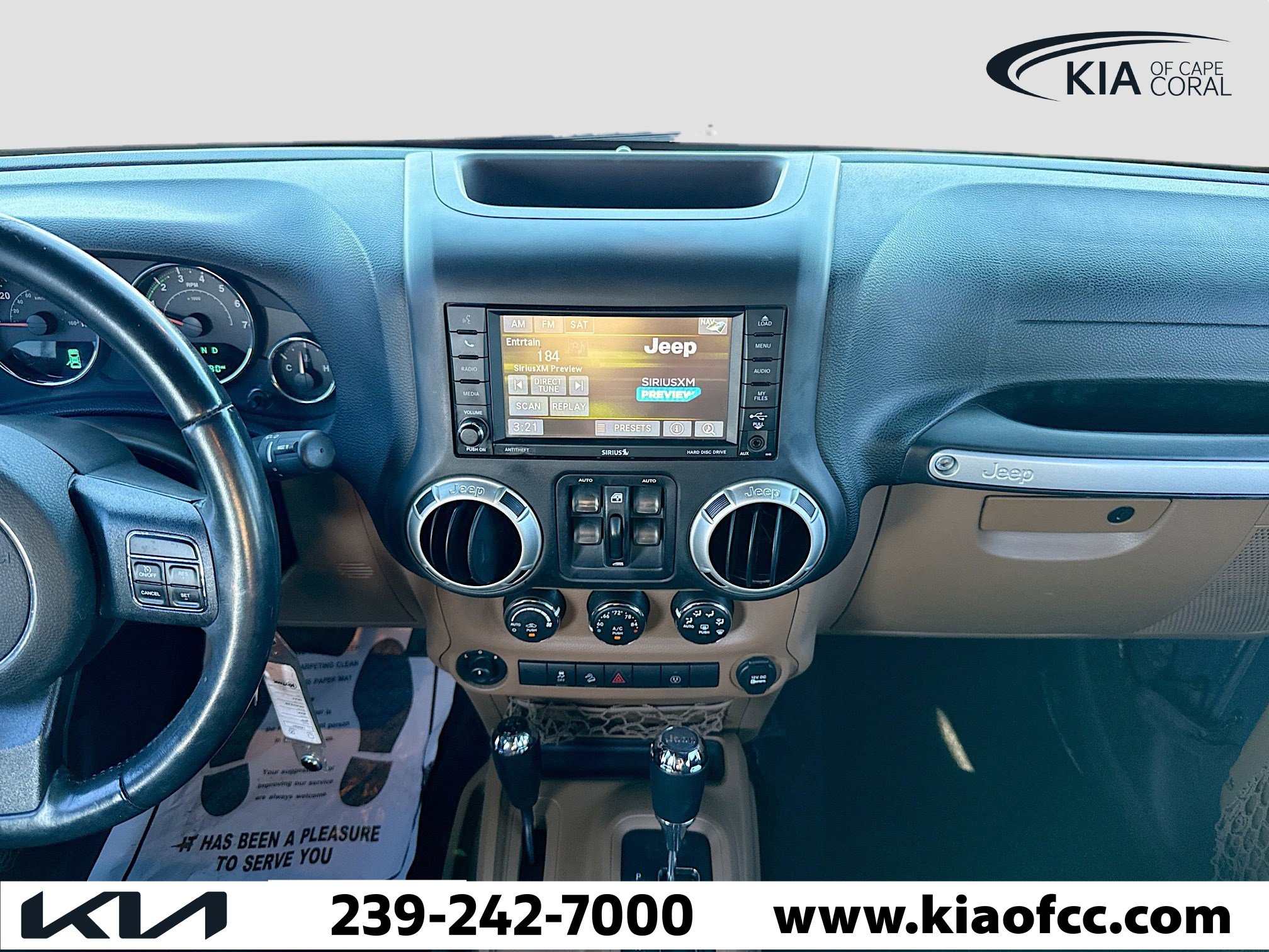 Used 2017 Jeep Wrangler Unlimited Sahara w/ Connectivity Group image 17