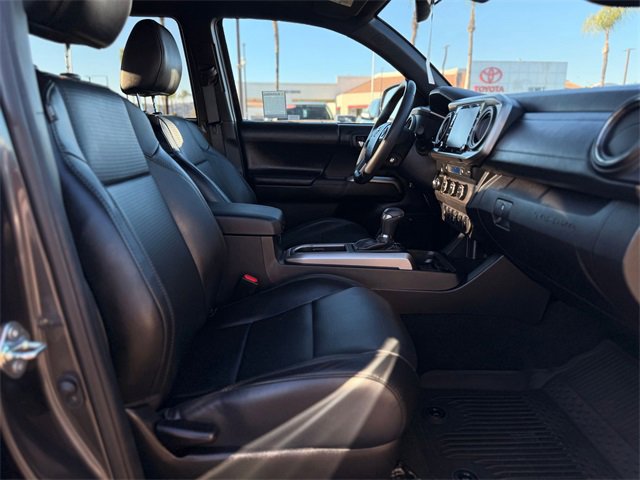 Used 2021 Toyota Tacoma Limited image 21