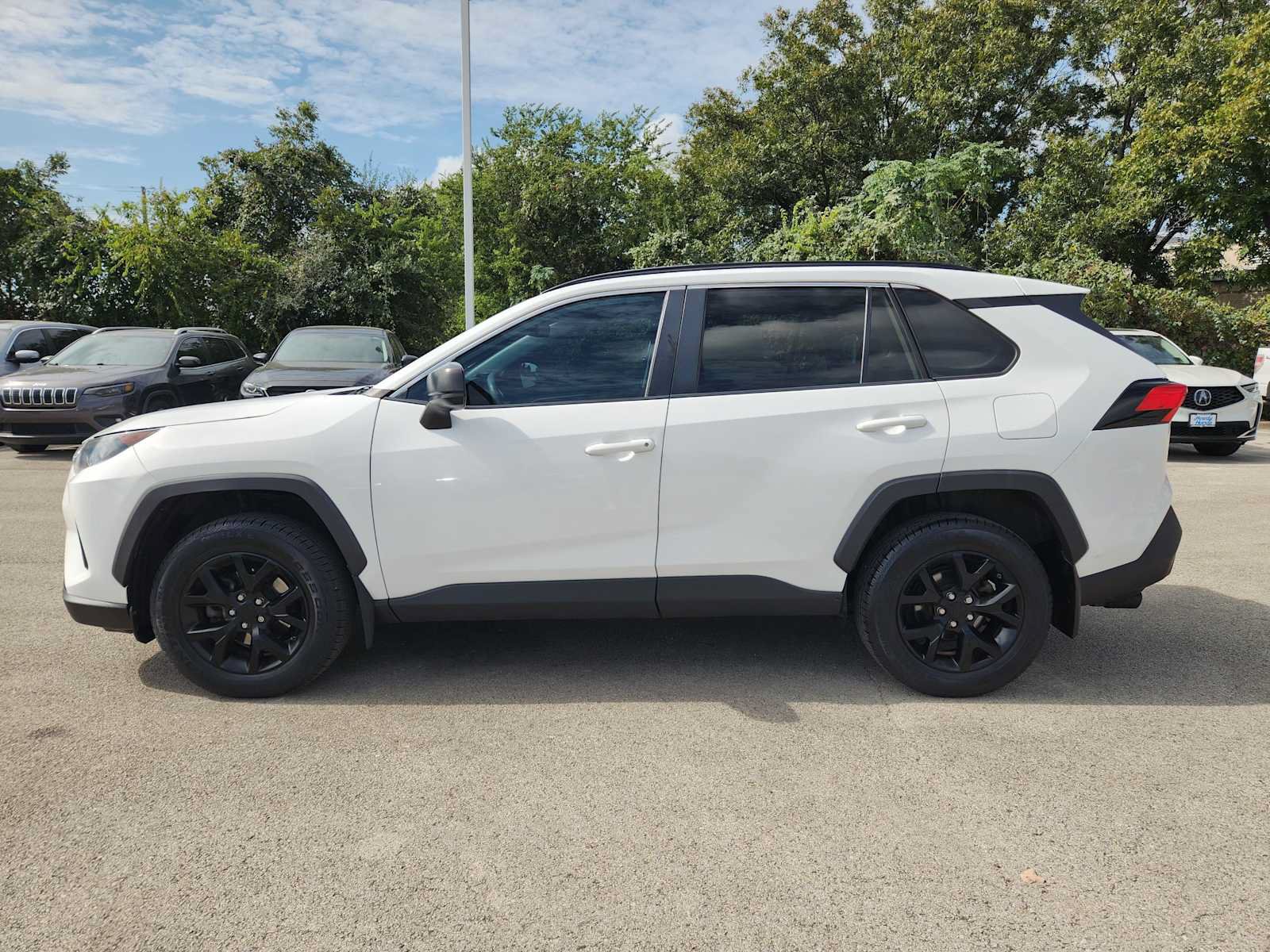 Used 2021 Toyota RAV4 LE FWD image 4
