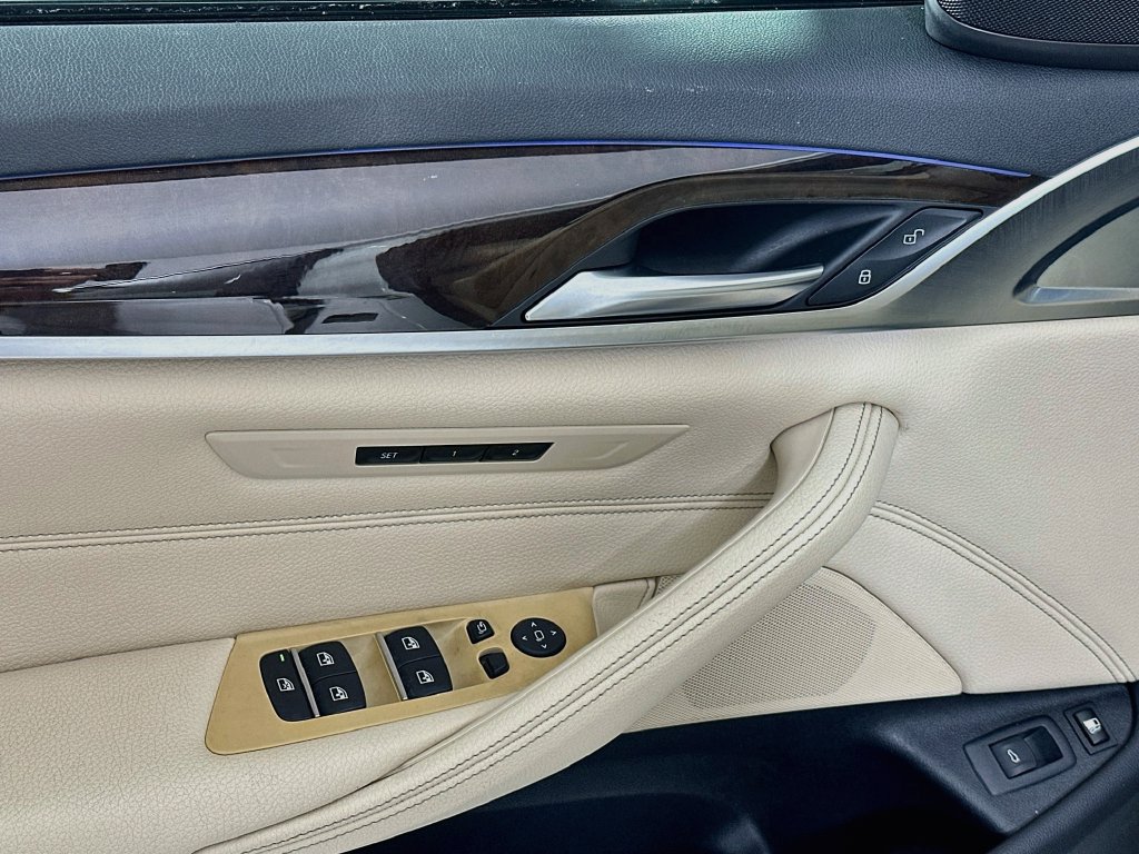 Used 2018 BMW 530e RWD image 19