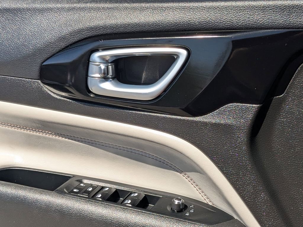 Used 2025 Jeep Compass Limited image 16