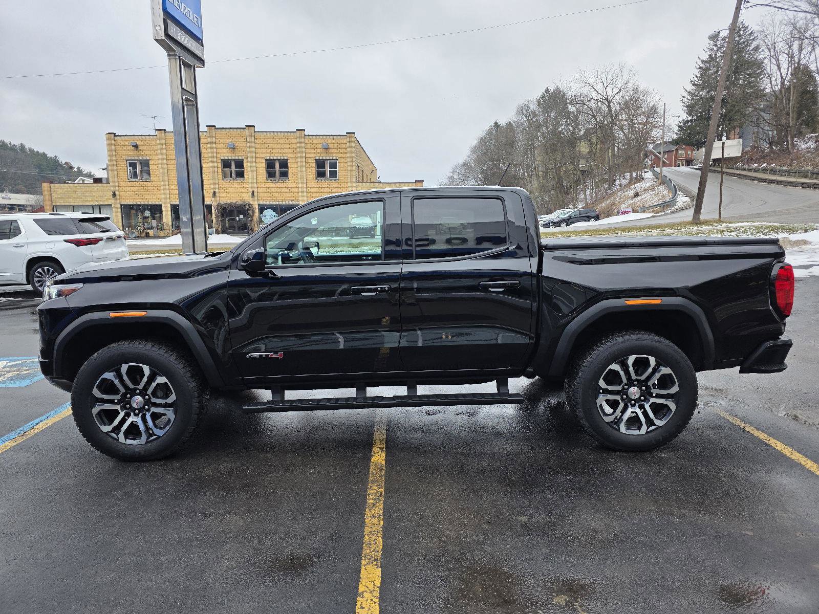 Used 2024 GMC Canyon AT4 w/ Canyon Safety Plus Package image 5