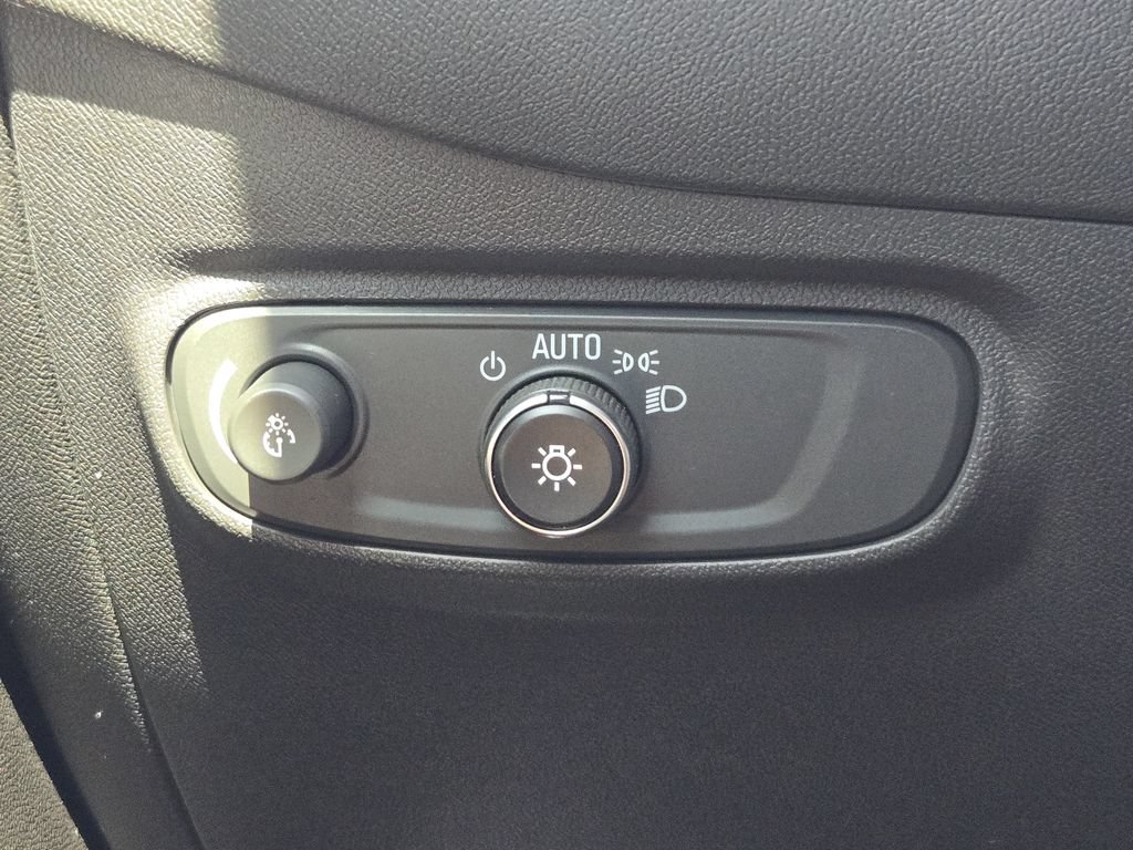 Used 2024 Chevrolet Equinox LS w/ LS Convenience Package FWD image 17