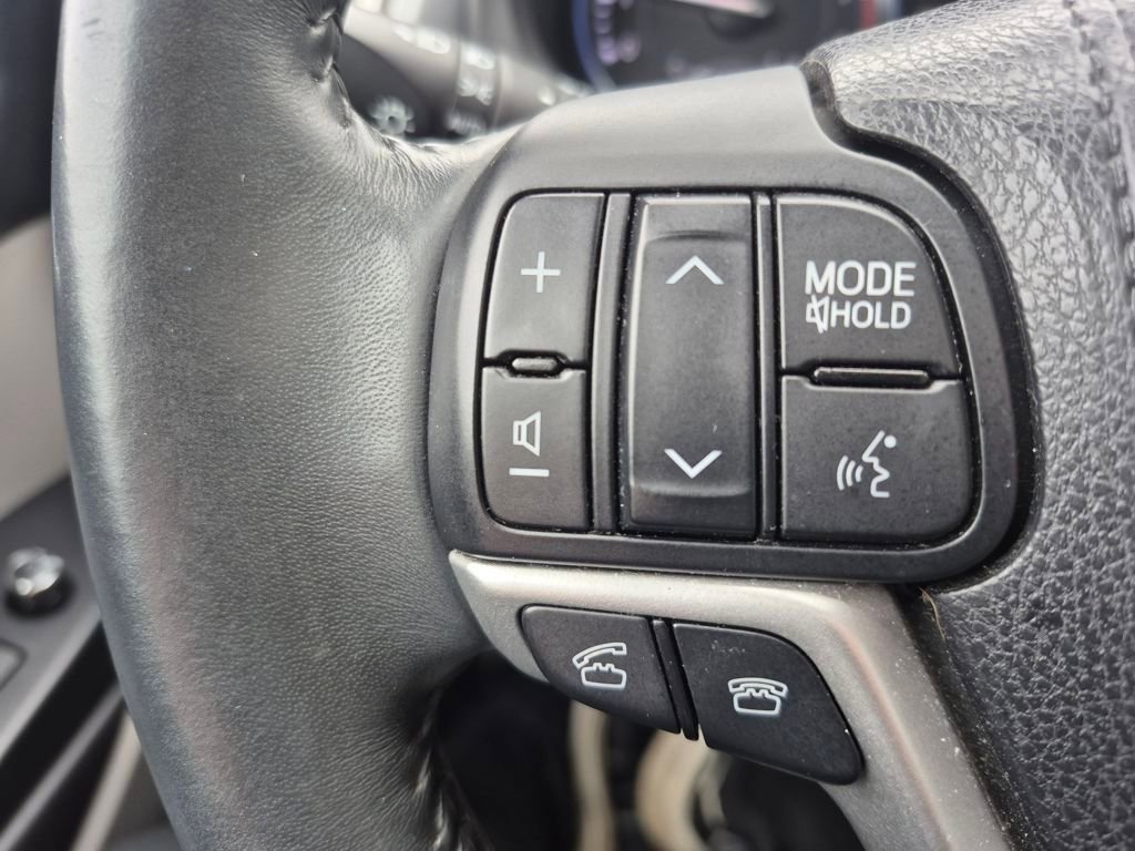 Used 2016 Toyota Highlander Limited image 23
