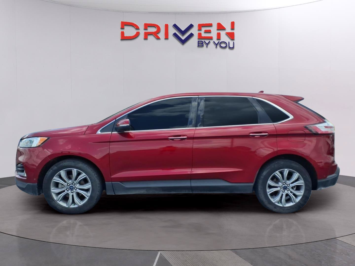 Used 2019 Ford Edge Titanium w/ Equipment Group 301A FWD image 2