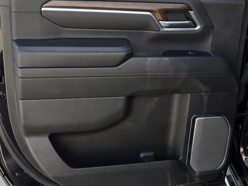 Used 2025 Chevrolet Silverado 3500 High Country w/ Technology Package image 12