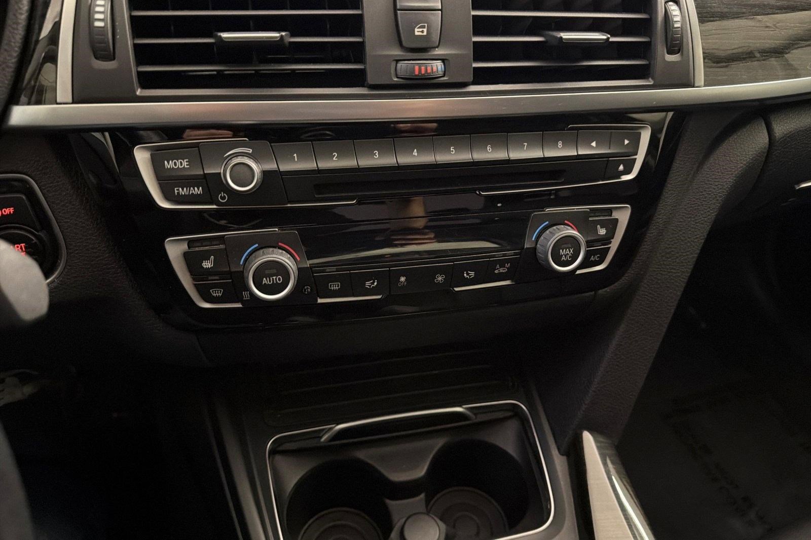 Used 2018 BMW 320i Sedan RWD image 26