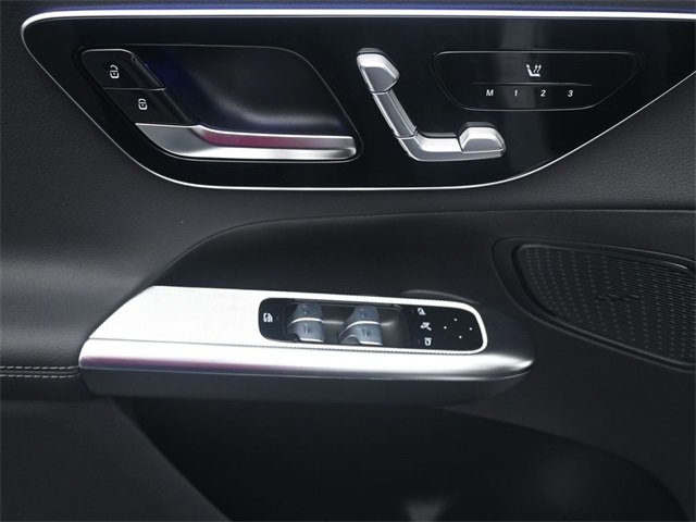 New 2025 Mercedes-Benz GLC 350e 4MATIC image 13