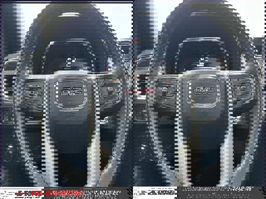 Used 2023 GMC Yukon XL SLT AWD/4WD image 23