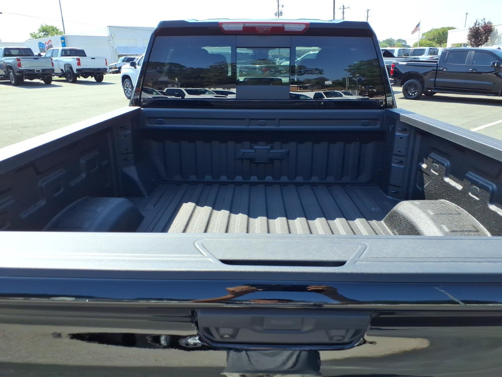 New 2026 Chevrolet Silverado 2500 LTZ w/ LTZ Plus Package AWD/4WD image 9