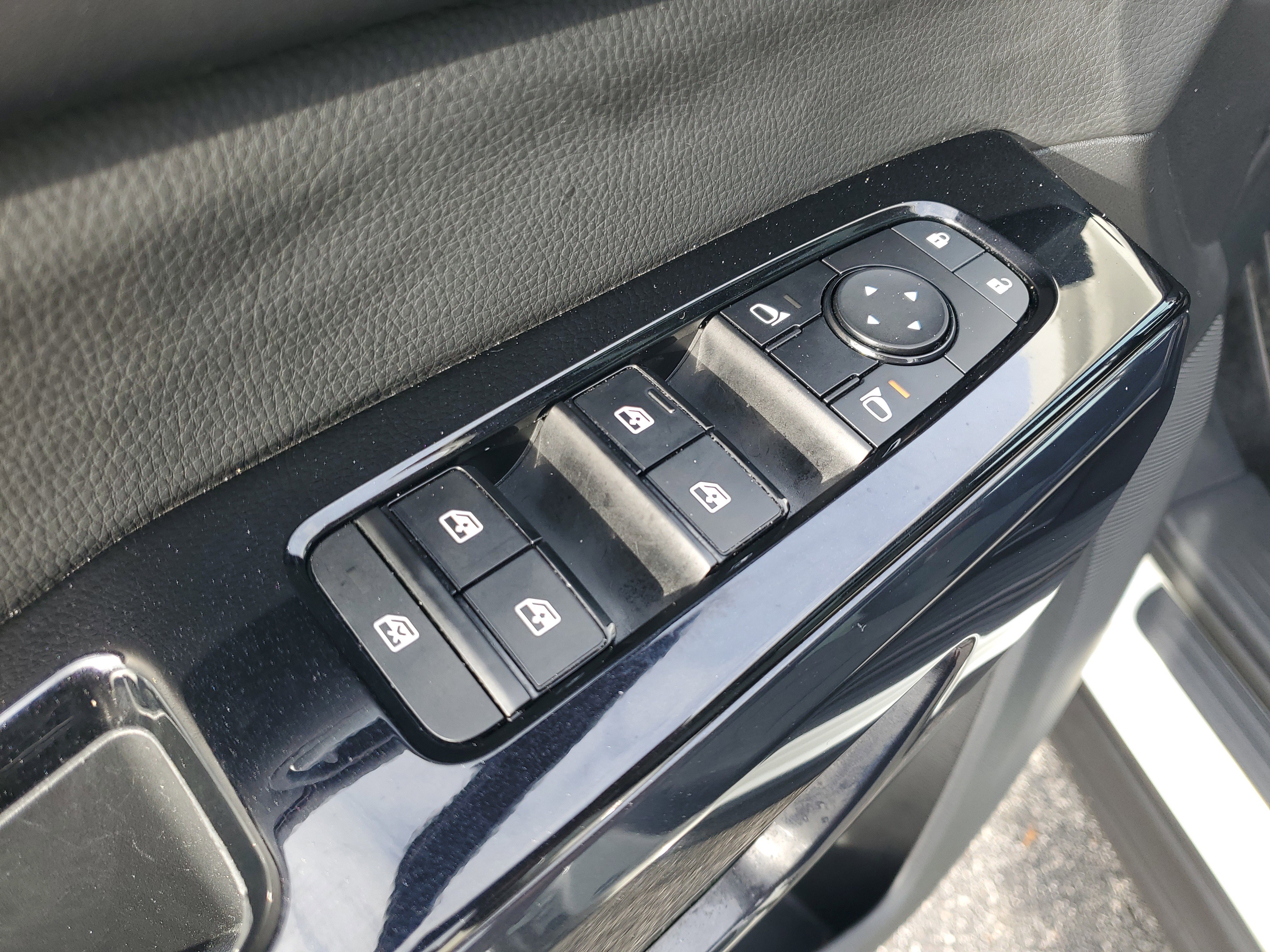 Certified 2022 Nissan Pathfinder SV w/ SV Premium Package image 11