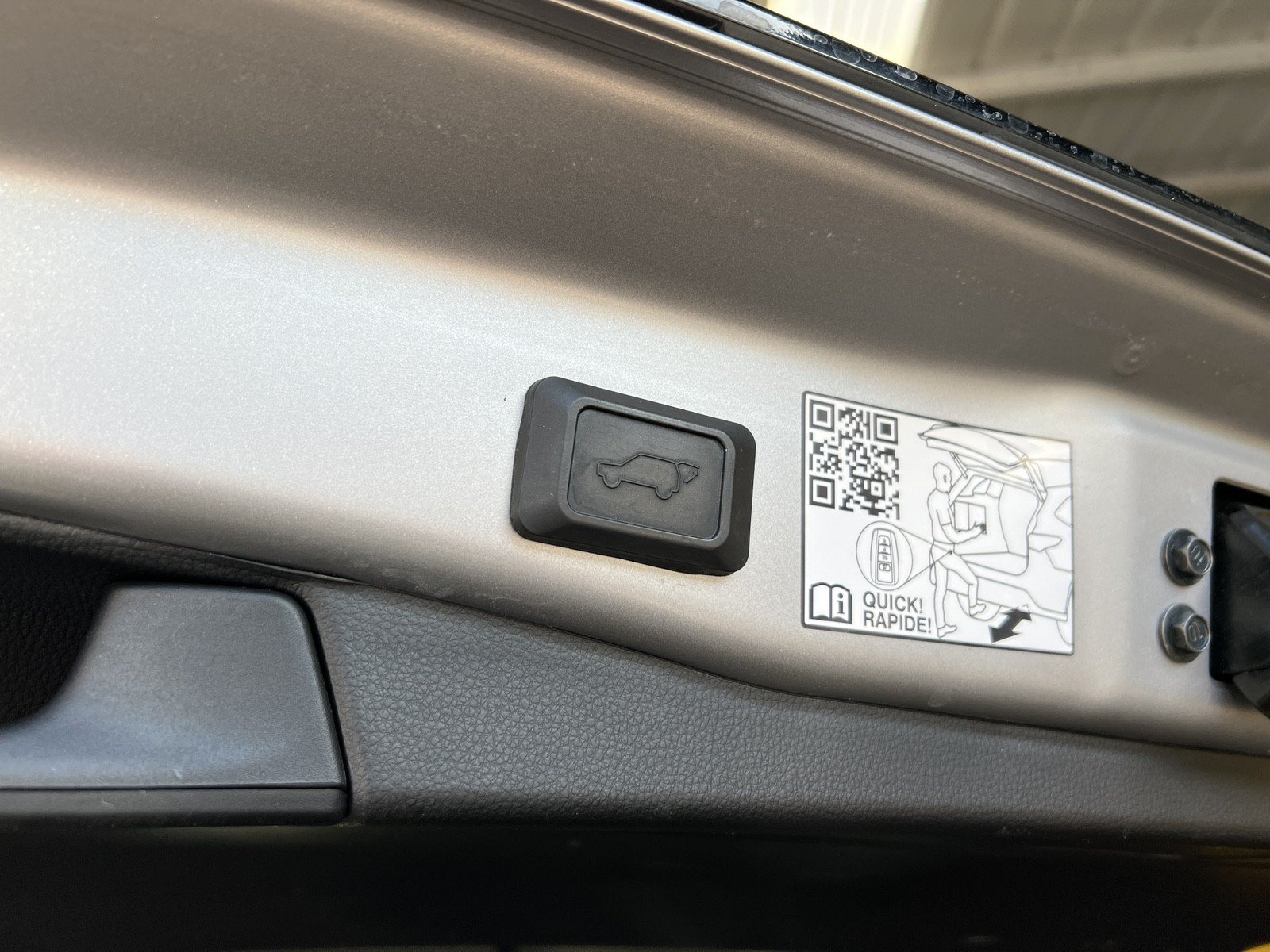 Used 2022 Toyota RAV4 XSE AWD/4WD image 28