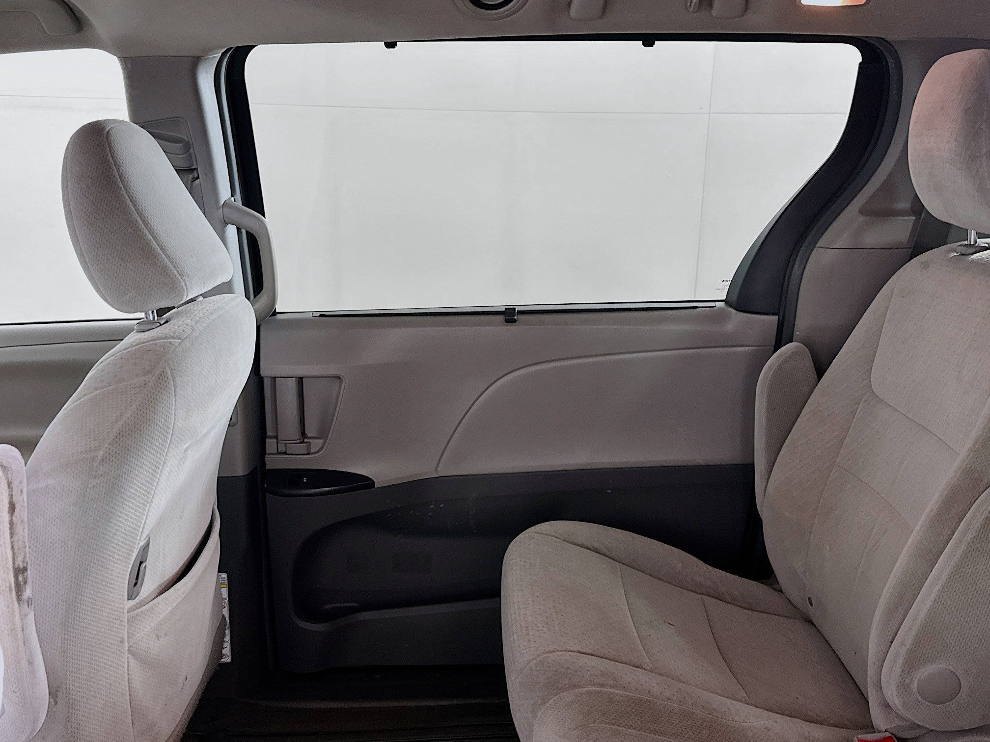 Used 2015 Toyota Sienna LE image 29