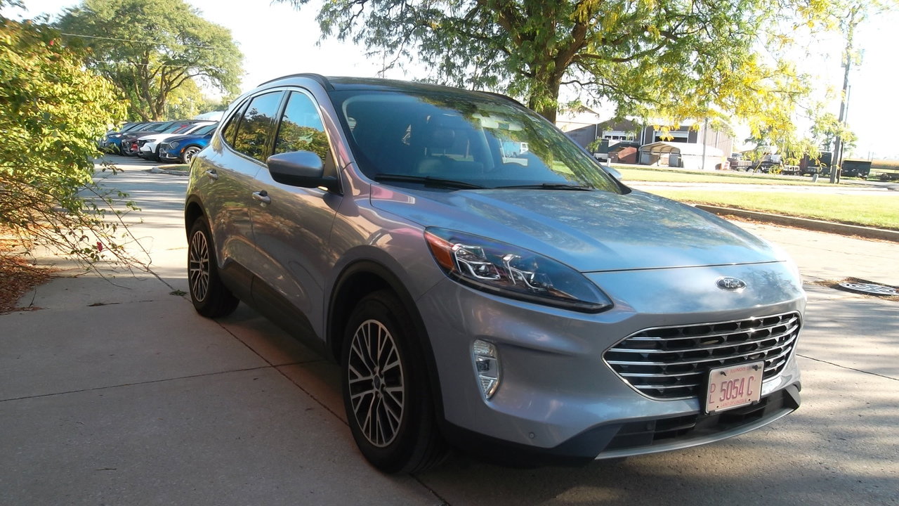 Used 2022 Ford Escape Titanium image 3