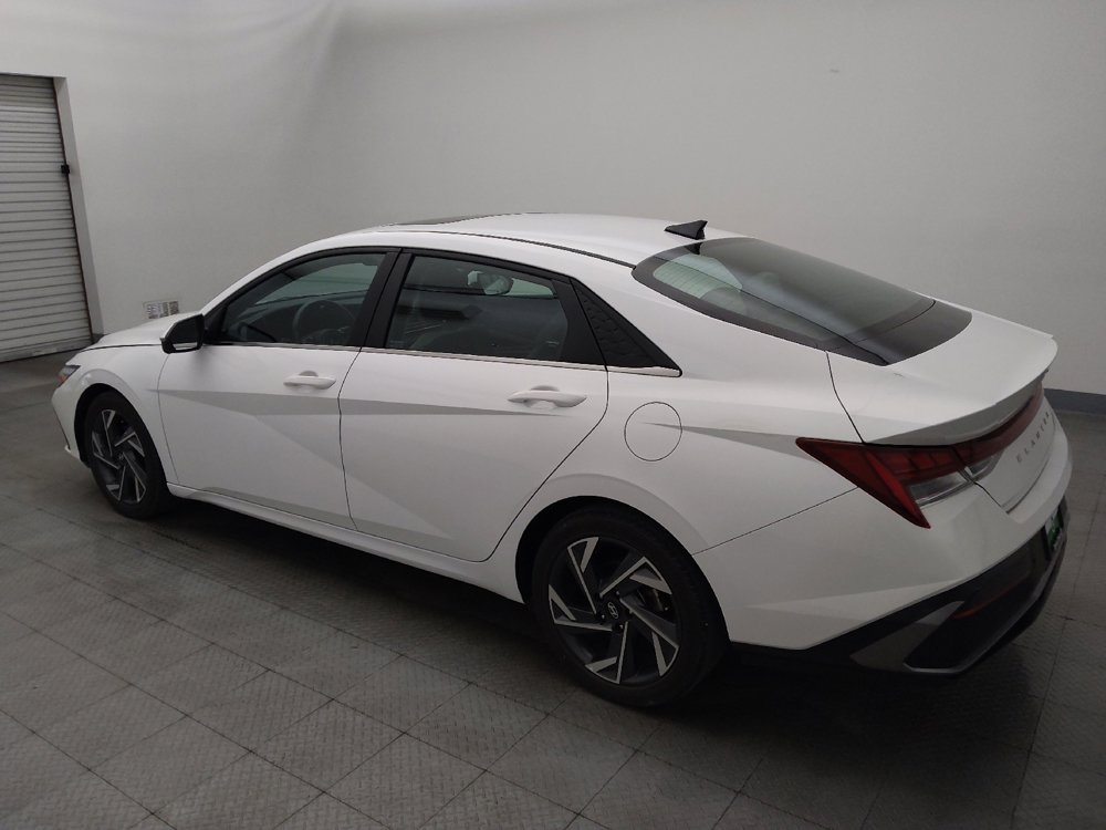 Used 2024 Hyundai Elantra Limited image 3