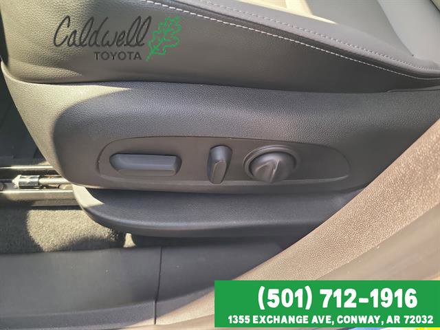 Used 2024 GMC Terrain SLT image 12