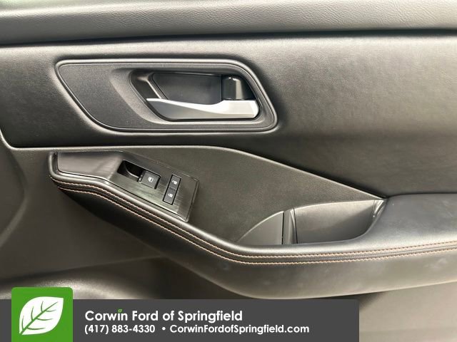 Used 2025 Nissan Rogue SV image 12