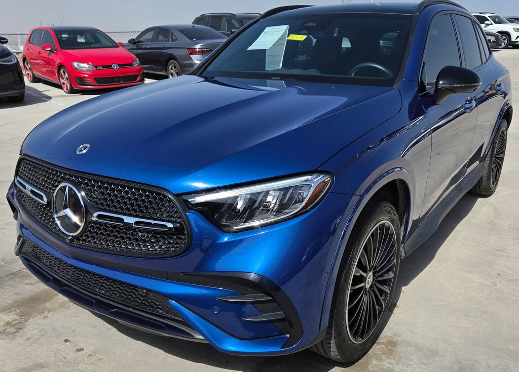 Used 2023 Mercedes-Benz GLC 300 4MATIC image 3
