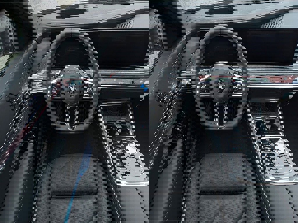 New 2025 BMW 740i xDrive w/ Premium Package image 25