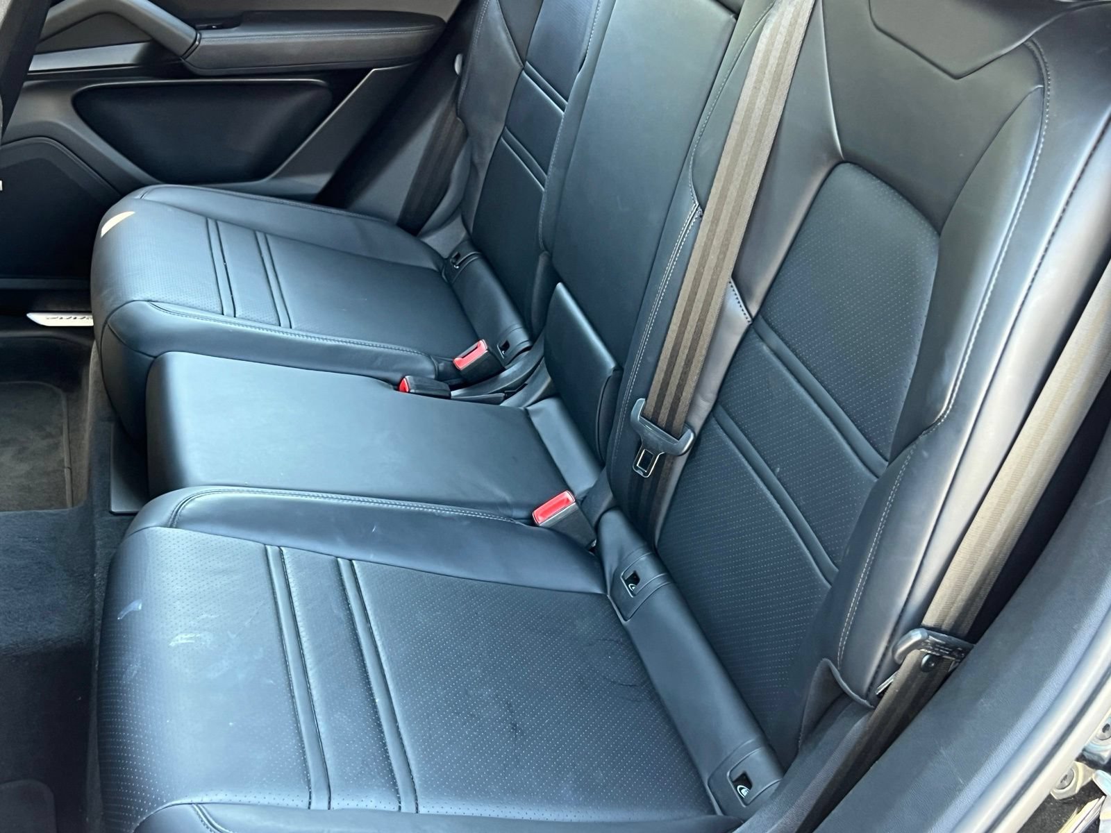 Certified 2024 Porsche Cayenne Coupe AWD/4WD image 16