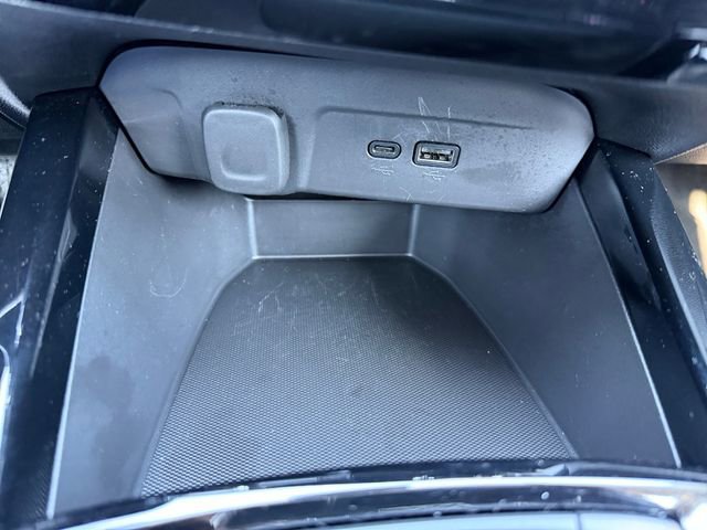 Used 2025 Chevrolet Trax LT w/ LT Convenience Package image 21