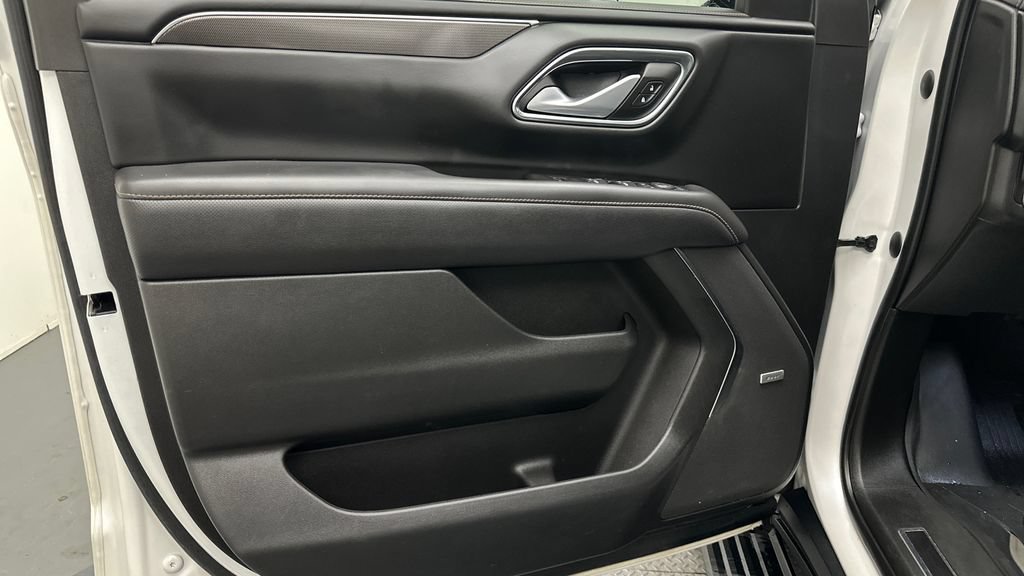 Used 2022 GMC Yukon XL AT4 AWD/4WD image 17