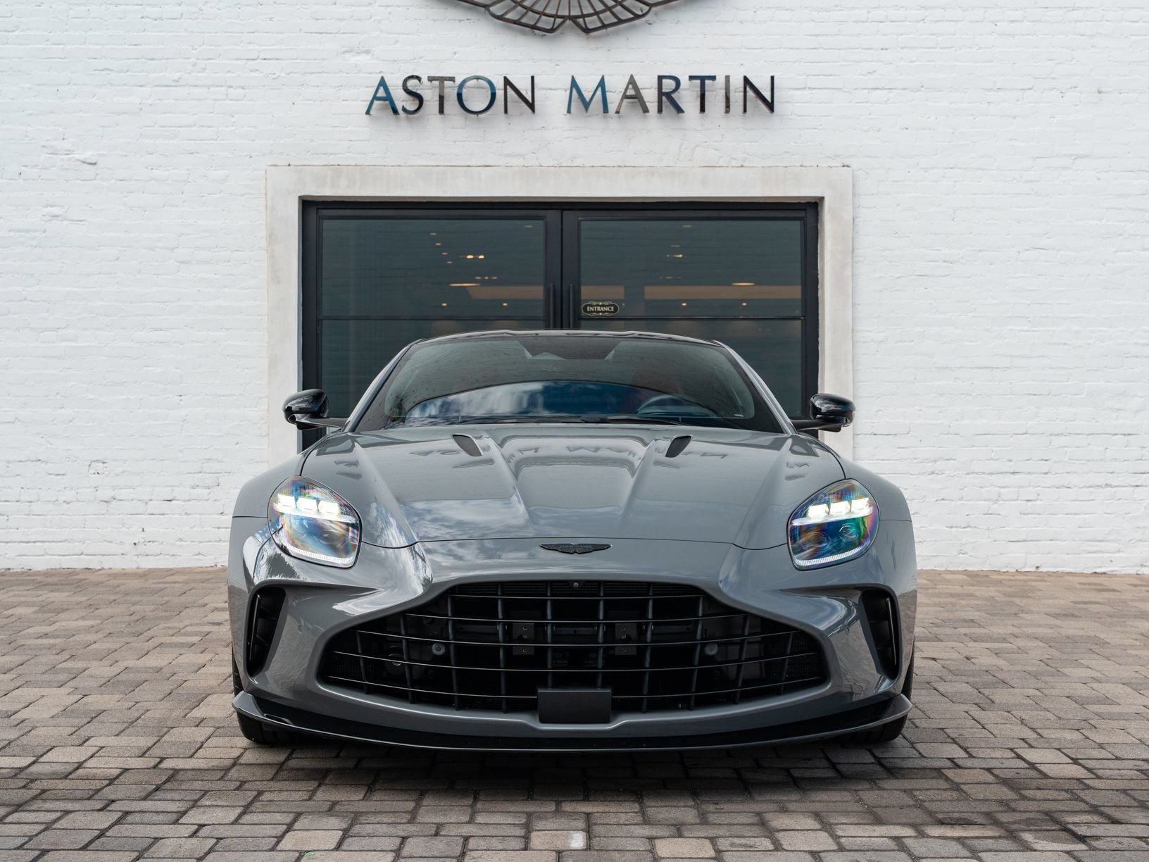 Used 2025 Aston Martin V8 Vantage Coupe RWD image 7