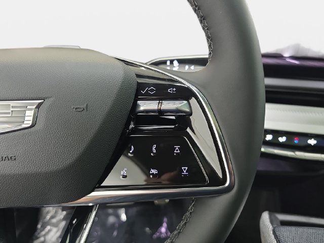 New 2027 Cadillac Optiq Luxury w/ LPO, Floor Liner Package AWD/4WD image 15