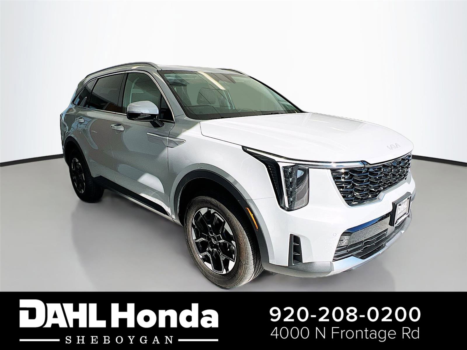 Used 2025 Kia Sorento S image 1