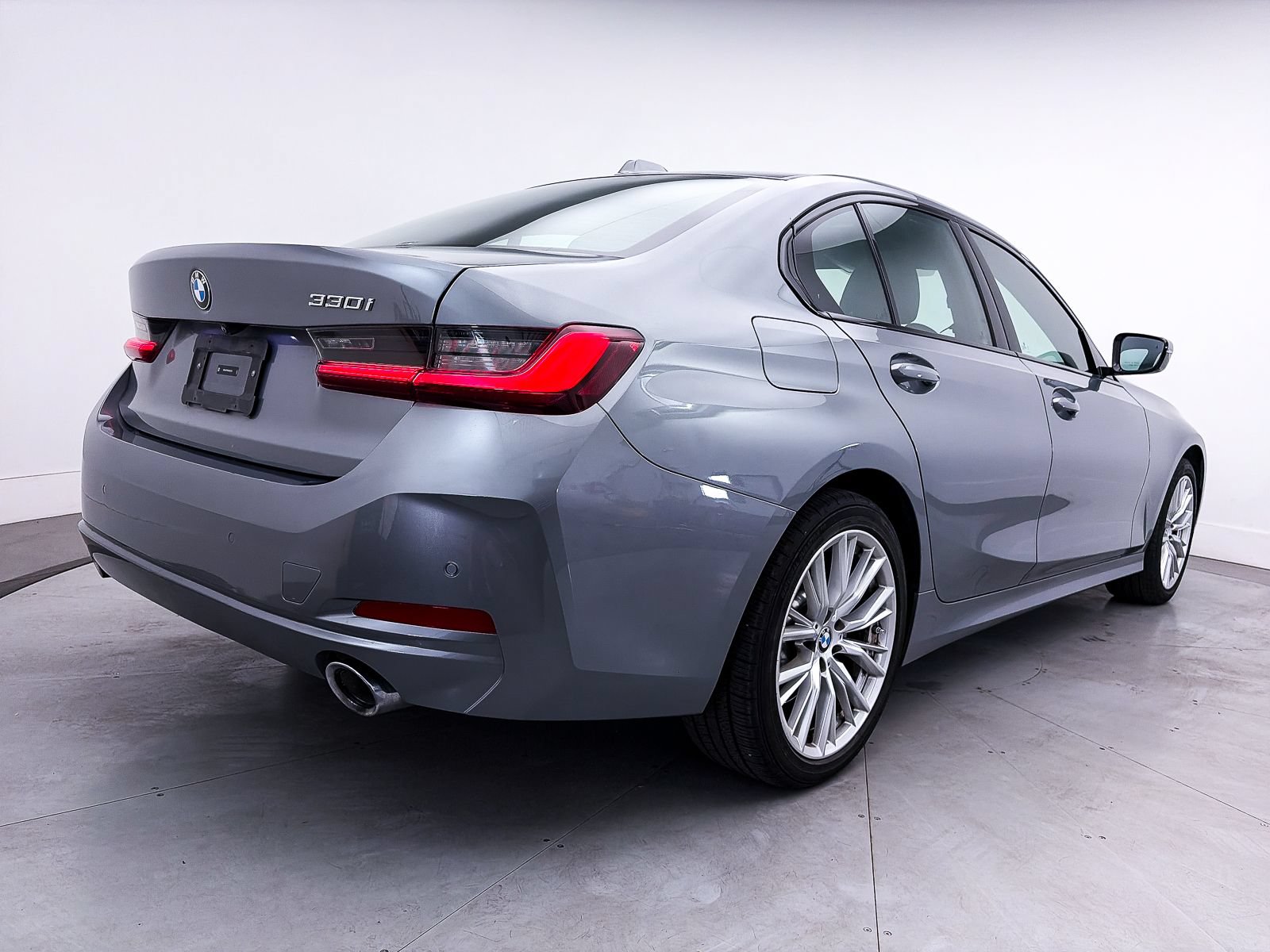 Used 2023 BMW 330i Sedan RWD image 15