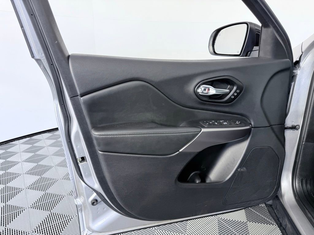 Used 2022 Jeep Cherokee Limited image 9